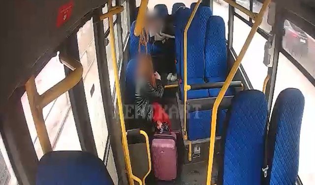 Durakta fenalaşan yolcuyu halk otobüsüyle hastaneye yetiştirdi; o anlar kamerada