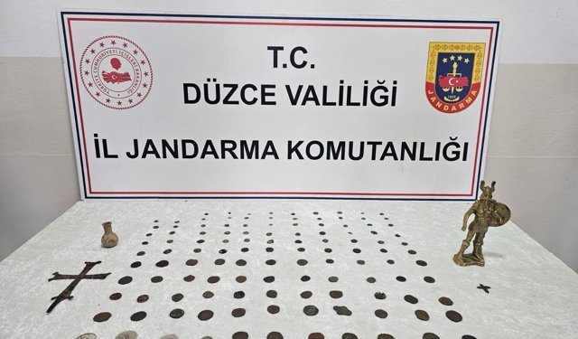 Düzce'de 136 parça tarihi eser ele geçirildi; 2 gözaltı