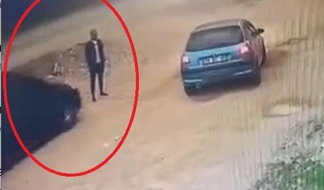 Hafif ticari aracıyla husumetlisine çarpıp ağır yaraladı; o anlar kamerada