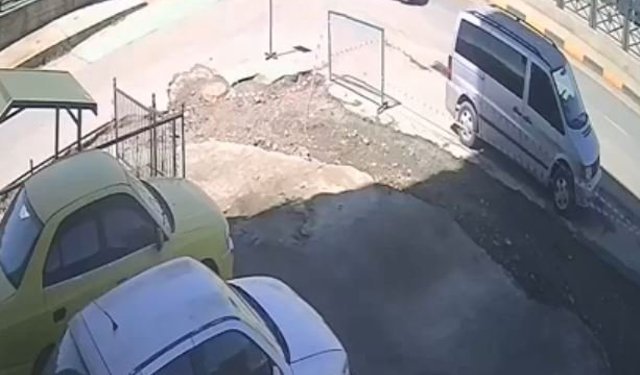 Motosiklet sürücüsünün öldüğü kaza kamerada