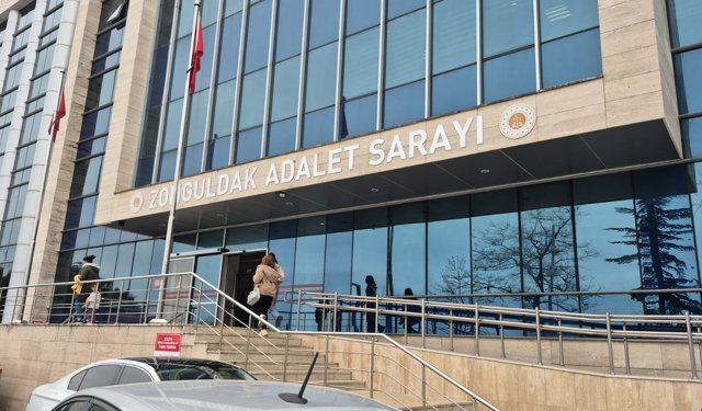 Okuluna saldırı yapacağına yönelik mesaj atan lise öğrencisi adliyede