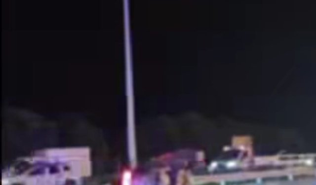 Takla atan otomobil karşı yöne devrildi; 3 yaralı