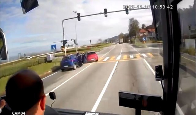 Trafikteki kavgada ölen emekli öğretmenin davasında aileyi, mezun ettiği öğrencisi savundu