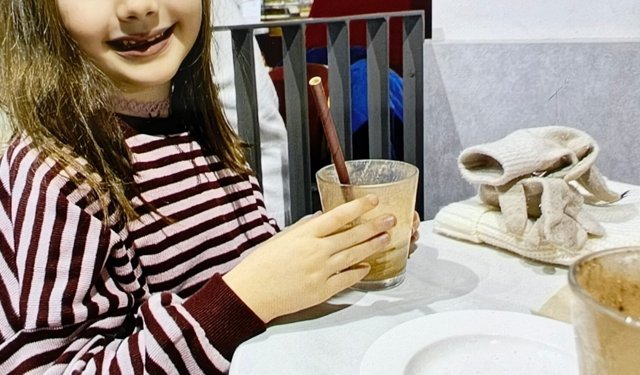 Türkçe bilmeyen torunu için 74 yaşında İngilizce öğrenmeye başladı