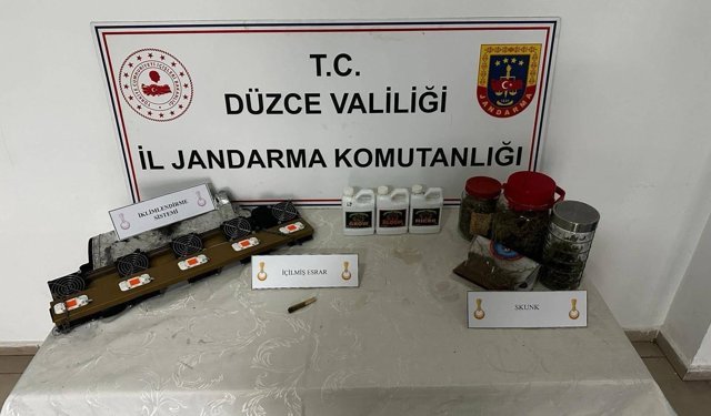 Uyuşturucu imal edilen eve operasyon: 2 gözaltı