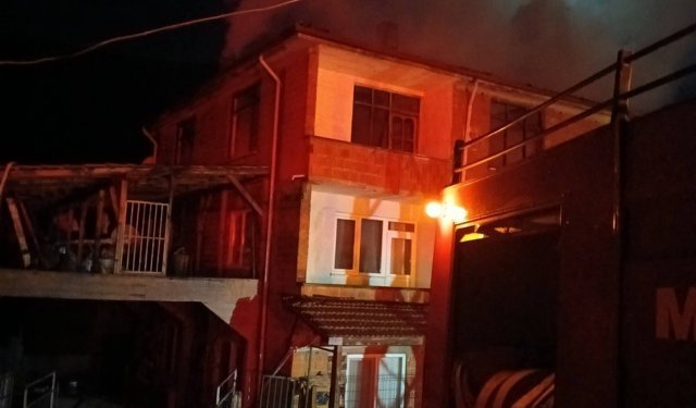 Yangın çıkan daire kullanılamaz hale geldi