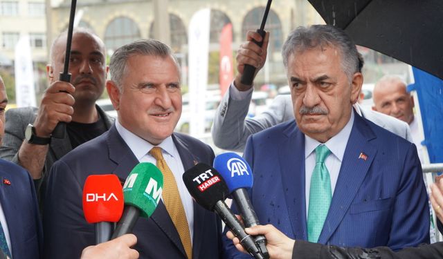 Bakan Bak, memleketi Rize'de geleneksel bayramlaşma törenine katıldı