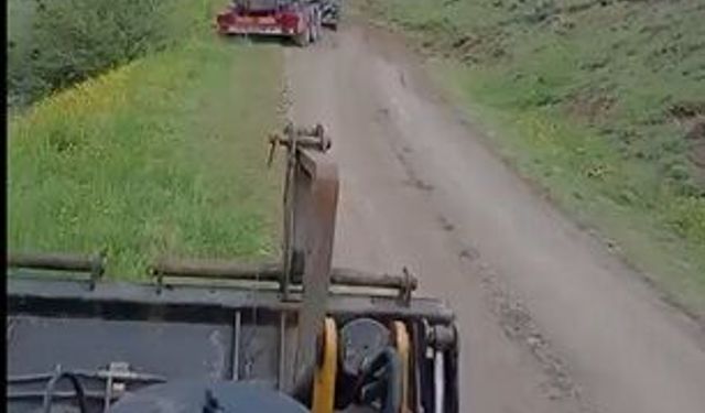 Bayram trafiğinden kaçıp orman yollarına giren sürücülerin araçları çamura saplandı