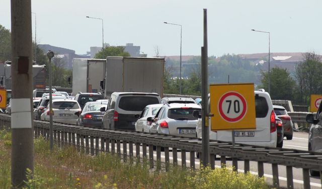 Bolu Dağı geçişinde bayram trafiği yoğunluğu