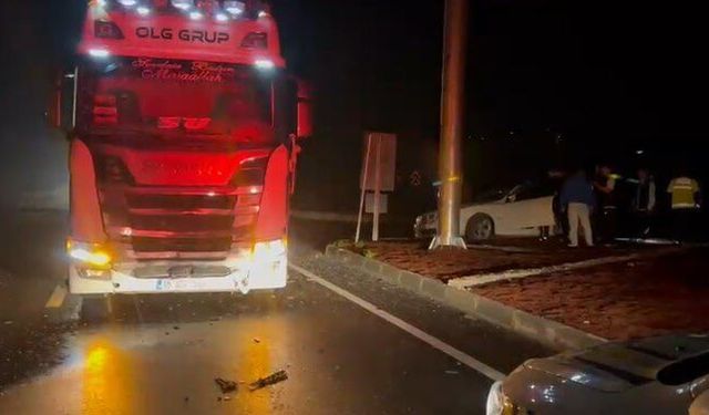 Çorum'da TIR ile otomobil çarpıştı: 2 yaralı