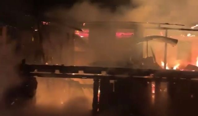 Karabük'te 2 ev ve ahır yandı