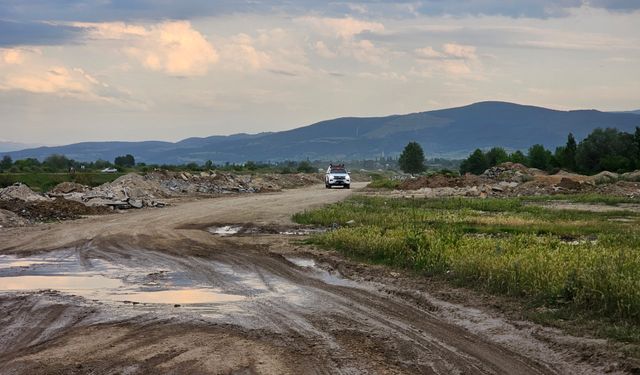 Kelkit Çayına düşen araçtaki 4 akrabadan 2'si kayboldu (2)