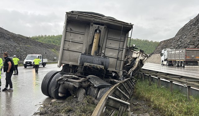Samsun'da iki TIR çarpıştı: 2 yaralı