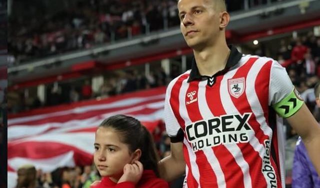 Samsunspor'da 1 antrenör ve 4 futbolcuyla yollar ayrılıyor