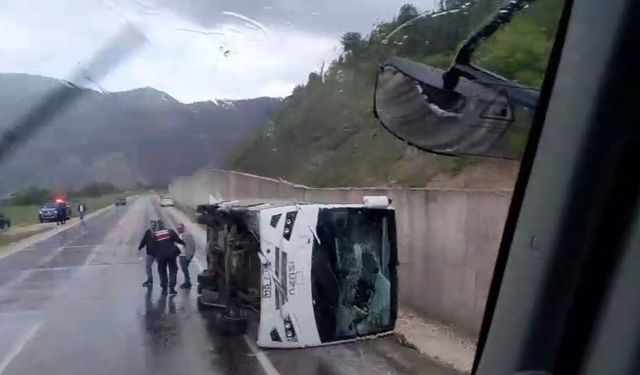 Tokat'ta midibüs ile itfaiye aracı çarpıştı: 4 yaralı
