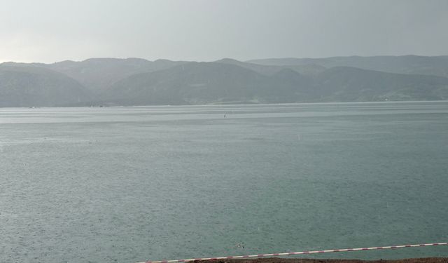 Yürüyerek gidiliyordu; Almus Barajı'ndaki 'Malkayası' tekrar sular altında kaldı