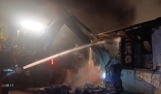 Çorum'da metruk evde çıkan yangın söndürüldü