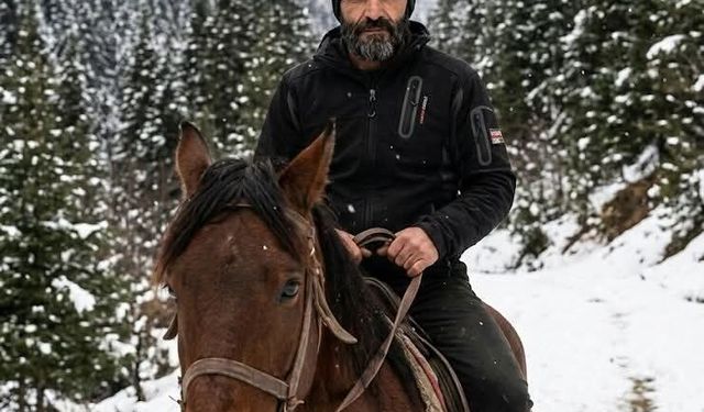 Dereye düşen kamyonette kaybolan babanın gömleğine ulaşıldı