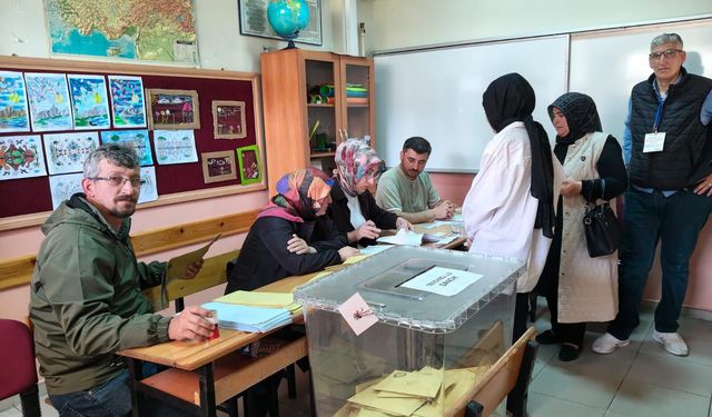 Gümüşhane'nin Tekke beldesinde 2 bin 969 seçmen sandık başında
