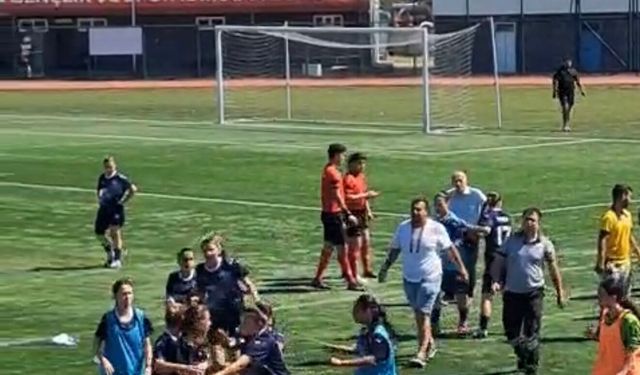 Kadınlar 3'üncü Lig maçında yaşanan kavga kamerada