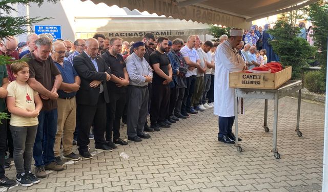 Rize'deki kazada hayatını kaybeden arkadaşlardan 2'si toprağa verildi