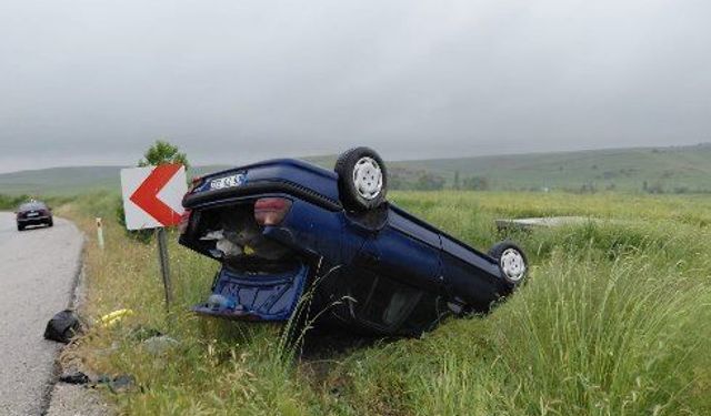 Takla atan otomobildeki aynı aileden 4 kişi yaraladı