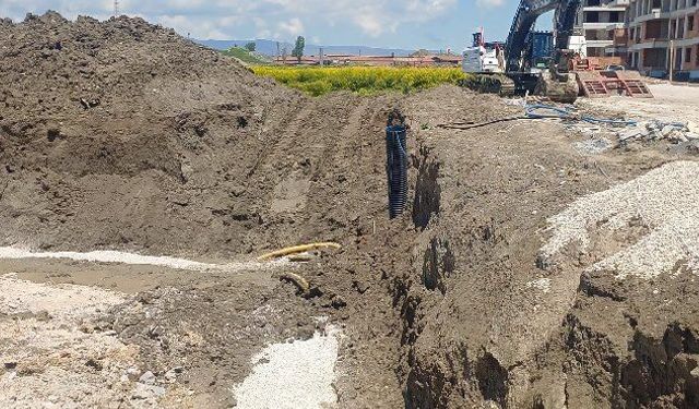Temel kazısı sırasındaki göçük; 1 yaralı