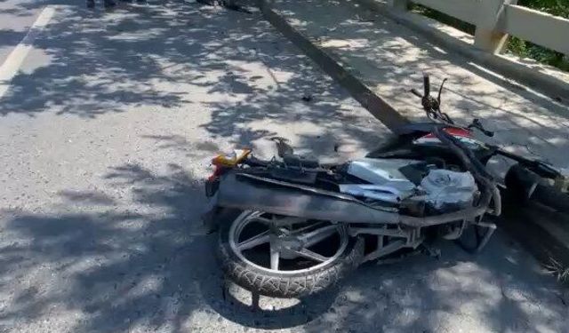 TIR'ı sollamak isterken devrilen motosikletin sürücüsü öldü