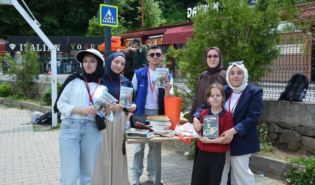 Üniversiteli gençlerden 'Çocuk Şenliği' projesi