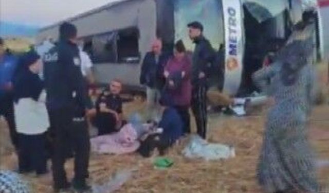 Amasya'da yolcu otobüsü devrildi; 2'si ağır, 46 yaralı