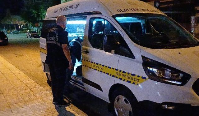 Çorum'da motosikletle gelen 2 kişi emlak ofisine tüfekle ateş edip kaçtı
