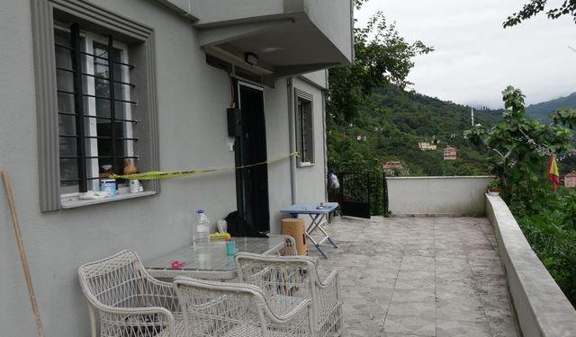 Heyelanda kaya parçası eve isabet etti / Ek fotoğraflar