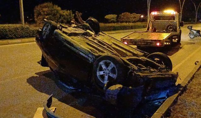 Kaza yapan otomobilin sürücüsü kaçtı