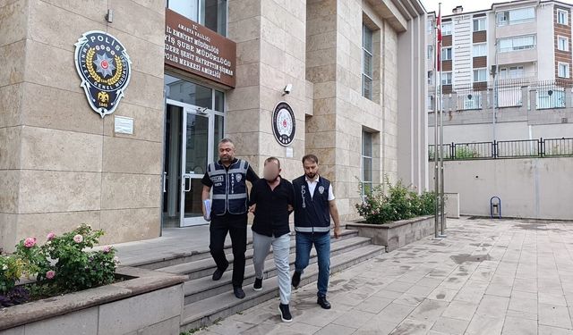 Kuyumcu dükkanında altın kolye hırsızlığı kamerada (2)