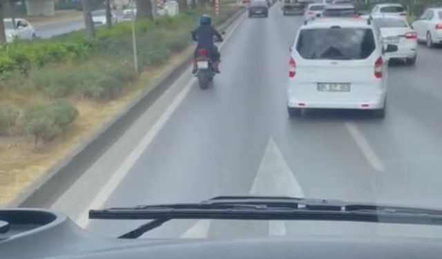 Motosiklet sürücüsü, vakaya giden itfaiye aracına yolu açtı