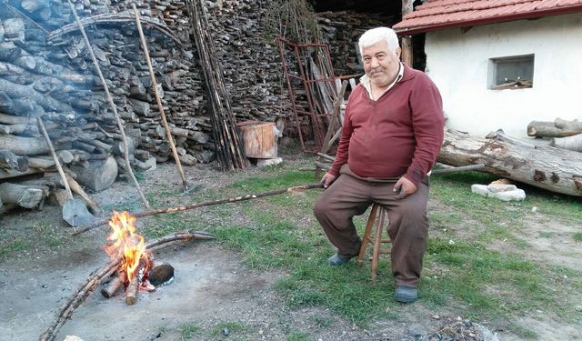 Ormanda devrilen traktörün sürücüsü öldü