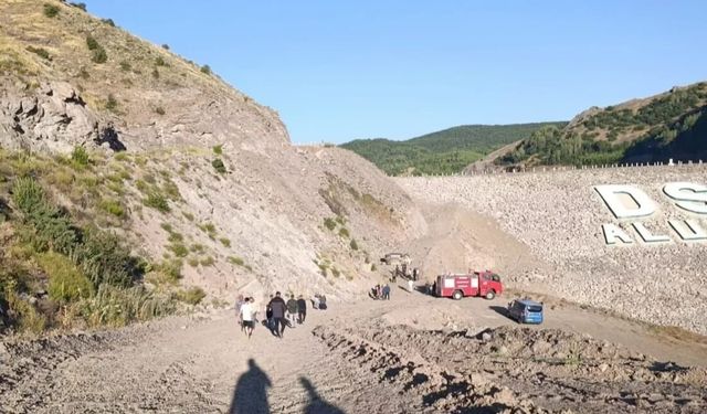 Otomobil dere yatağına yuvarlandı; 3 ölü, 3 yaralı
