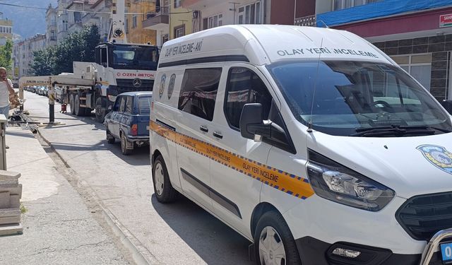 Park halindeki otomobile yorgun mermi isabet etti