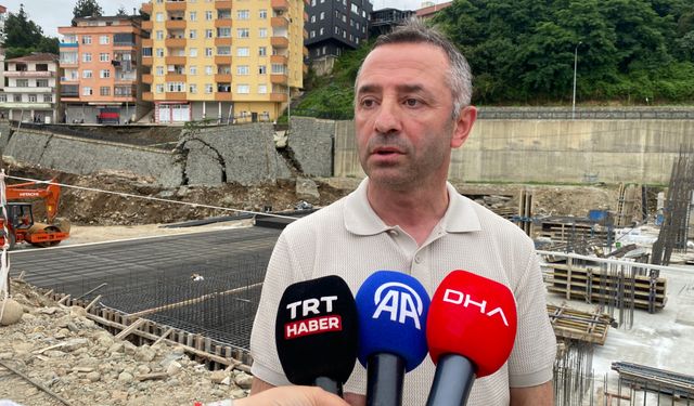 Rize'de yurt inşaatının kazısında istinat duvarı ve yol çöktü: 3 bina tahliye edildi