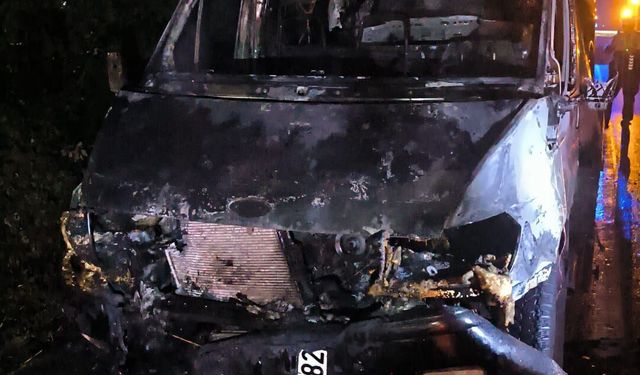 Samsun'da çekici ile üzerindeki kamyonet yandı