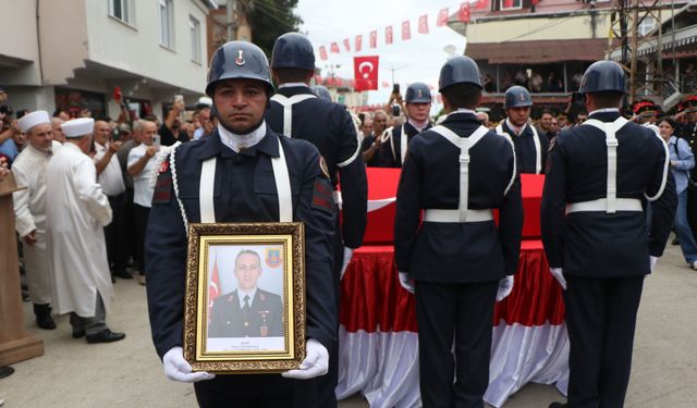 Şehit uzman çavuş son yolculuğuna uğurlandı / Ek fotoğraflar