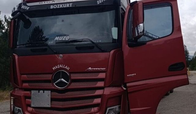 TIR ile otomobil çarpıştı: 1 ölü, 2 ağır yaralı