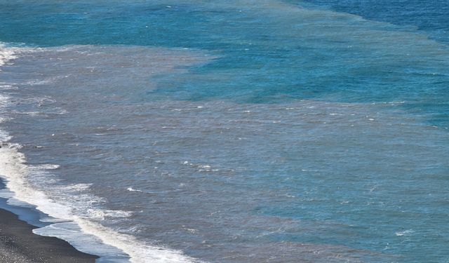 Zonguldak'ta deniz çamur rengine döndü