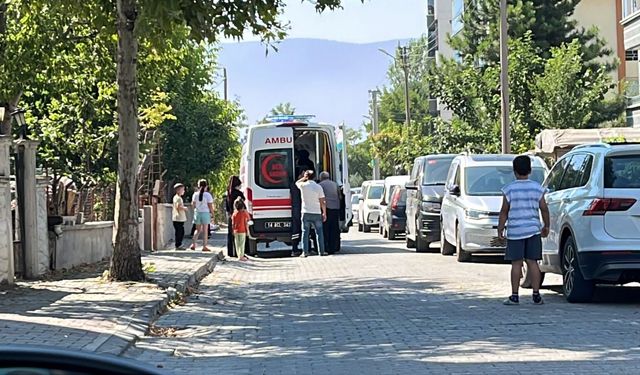 Balkondan düşüp yaralandı