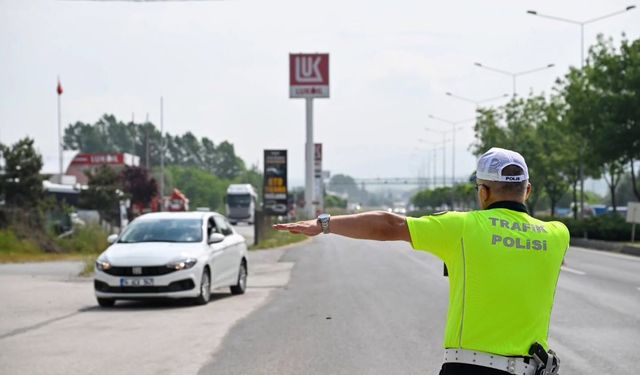 Bolu'da trafik denetimlerinde bin 337 sürücüye ceza