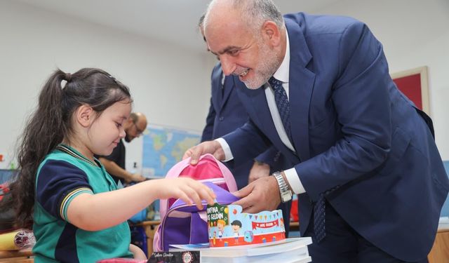 Canik'te tüm öğrencilere çanta ve kırtasiye seti hediye