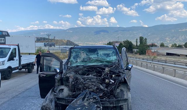 Çorum FK futbolcusu Atakan Akkaynak, eşi ve bebeği ile trafik kazası geçirdi