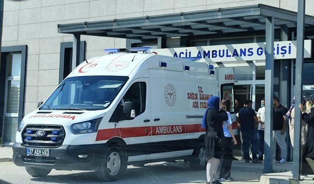 Devrilen traktörün altında kalan sürücü hayatını kaybetti