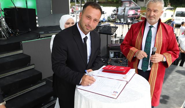 Genç çiftin nikahı Nebiyan Festivali sahnesinde kıyıldı