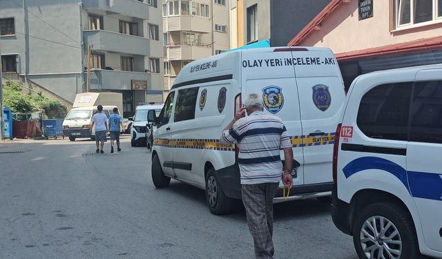 Odasında ölü bulundu